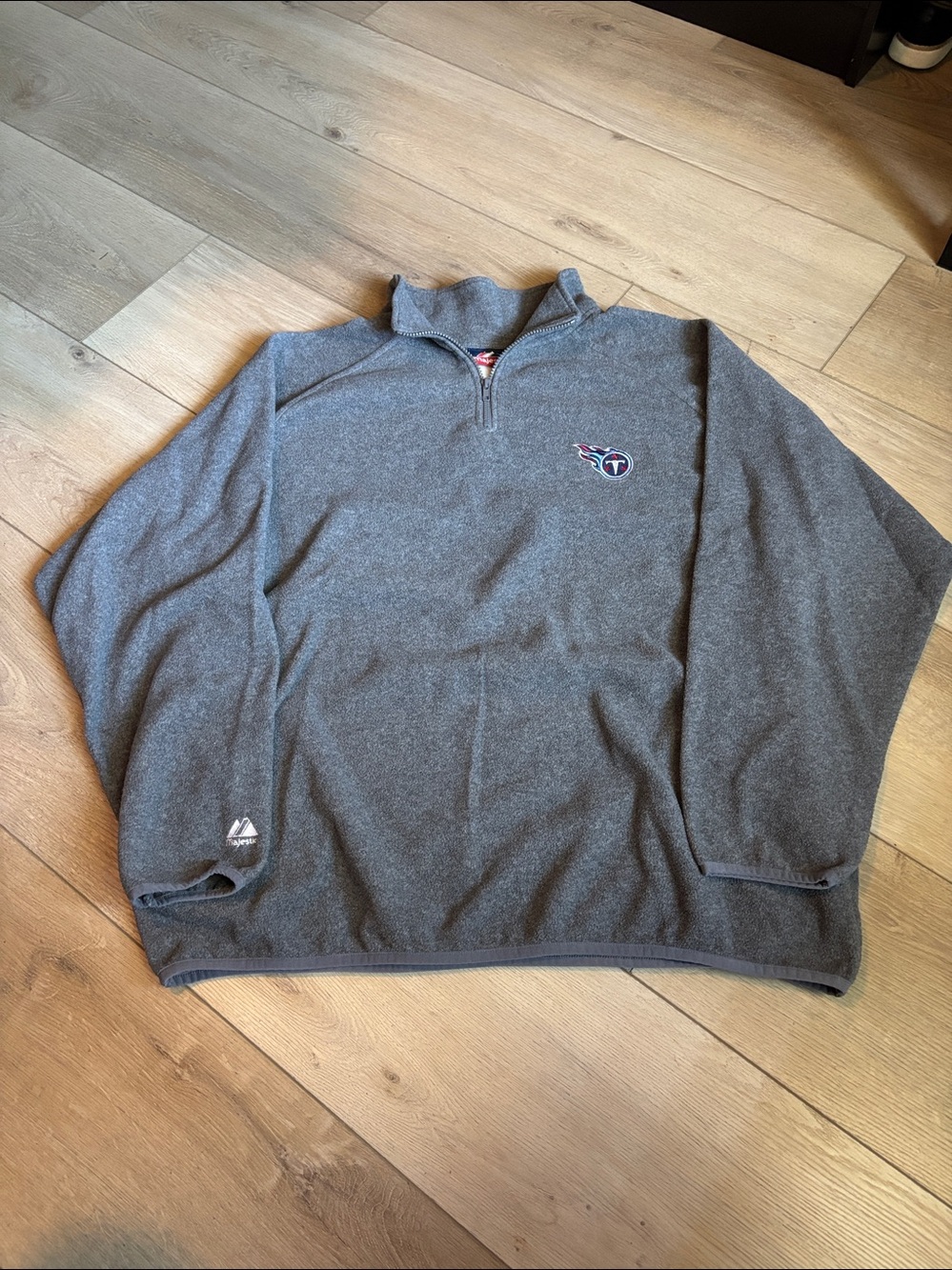 Majestic Tennessee Titans 1/4 zip sweater. 100% poly. Men's XXL. Excellent cond.
